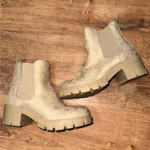Madden Girl tan suede chunky heeled boots